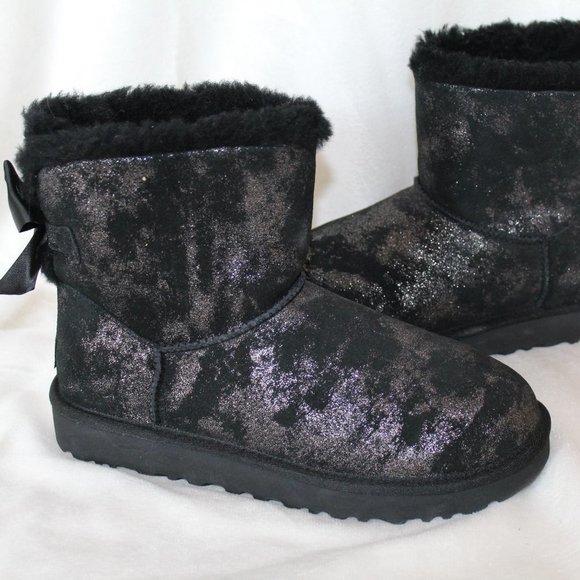 NEW UGG WOMEN'S MINI METALIC SHIMMER BAILEY BOW BLACK SILVER SUEDE BOOTS - Picture 3 of 10